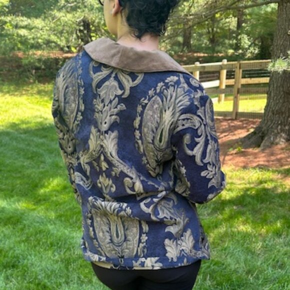 Deep Blue and gold smoking-type jacket - Picture 2 of 9